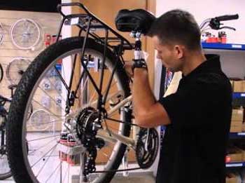 Cómo montar el portabultos en la bicicleta de forma correcta